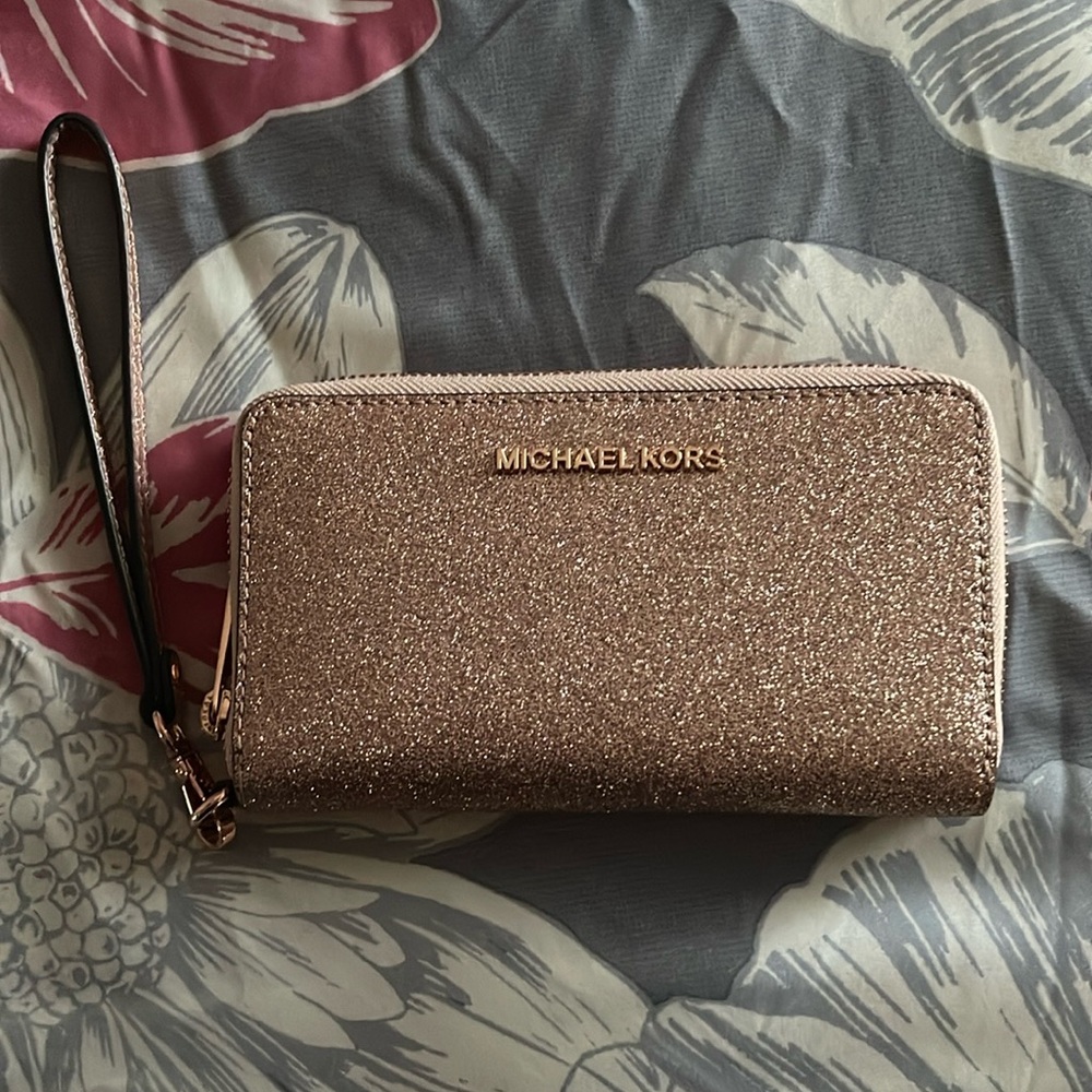 Micheal Kors Rose Gold Sparkly Wallet